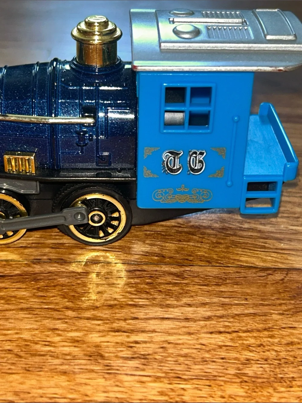 Kids Blue & Gold Toy Train Engine - Pullback Classic Locomotive